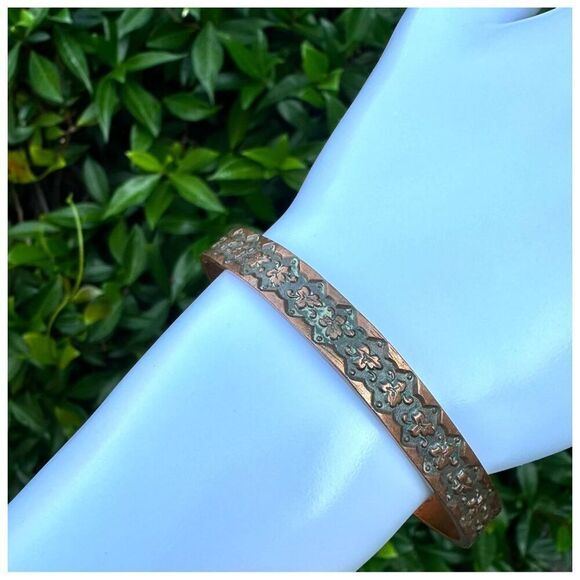 Copper tone open cuff bracelet - Picture 4 of 7